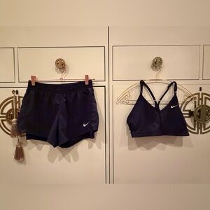 Nike Swift Set
Women's Dri-FIT Mid-Rise 2-in-1 Running Shorts + Tank Set